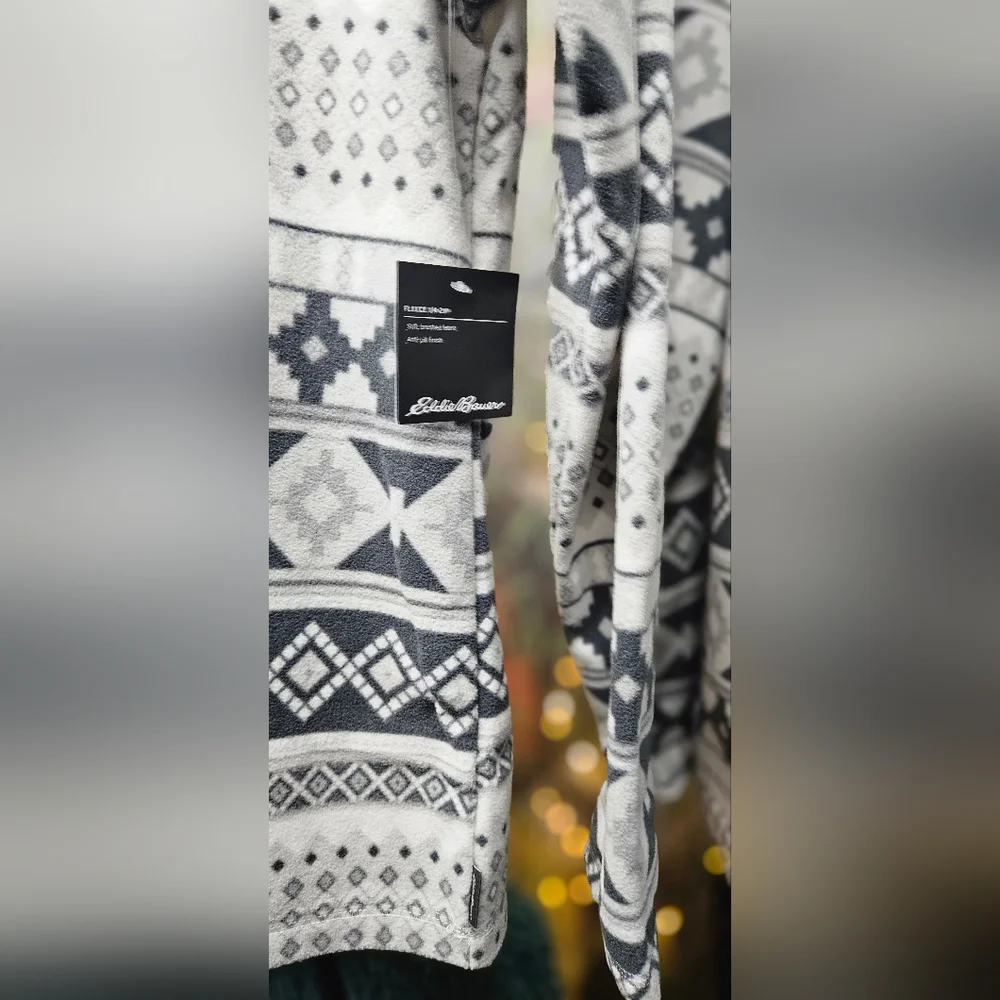 Women's Pullover - Picture 3 of 8